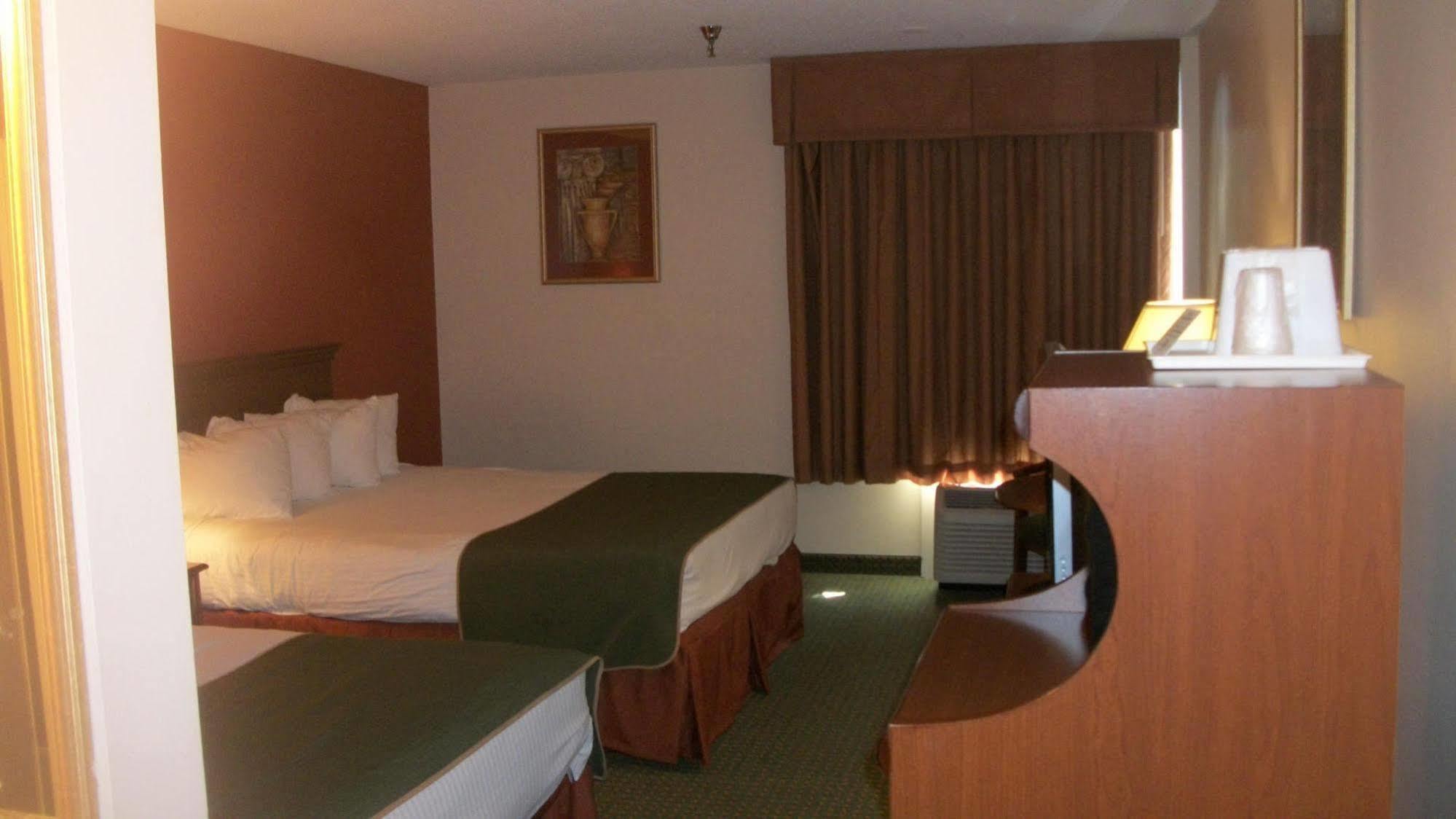 Days Inn & Suites By Wyndham Mt Pleasant Маунт Плезант Екстериор снимка